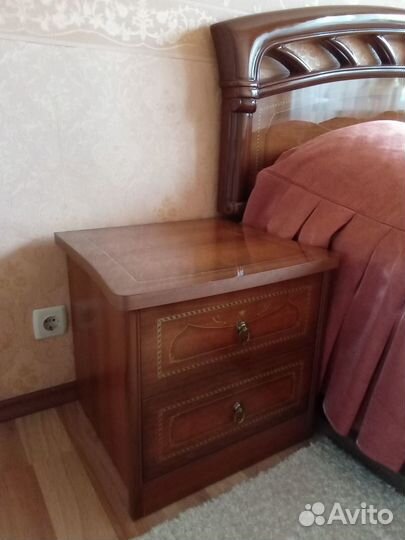 Тумбочка прикроватная