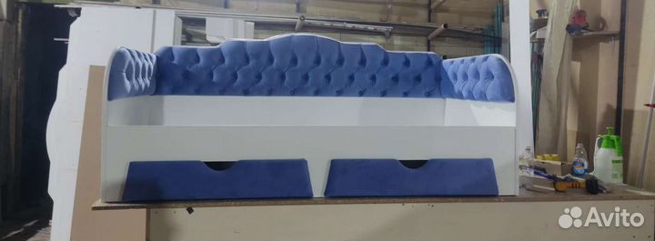 Детская кровать диван с каретной стяжкой