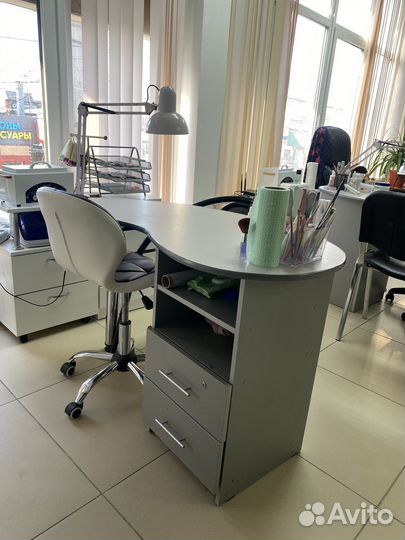 Маникюрный стол бу