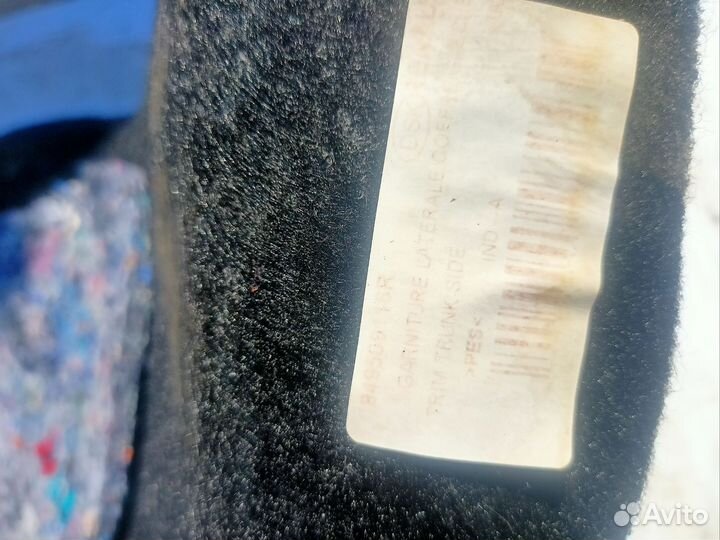 Обшивка отсека багажника правая Renault Sandero 2