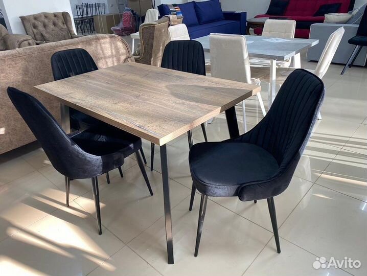 Стол и стулья
