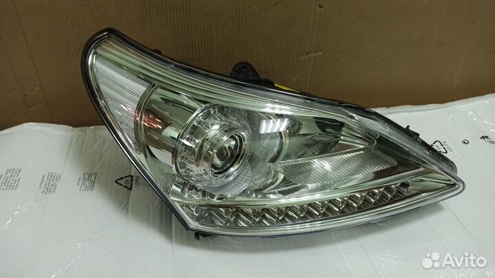 Фара правая Hyundai Equus 921023N030 Б/У