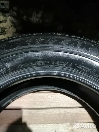 Bridgestone Blizzak Ice 215/65 R16