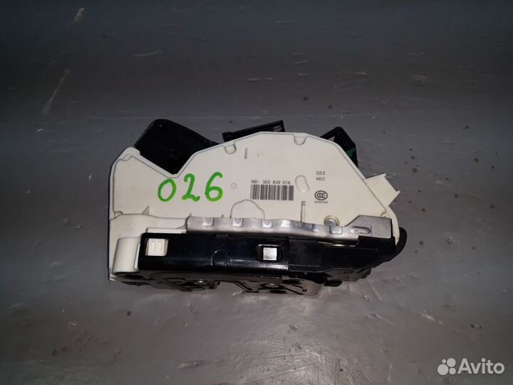 Замок двери задний правый VAG