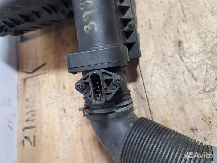 Корпус воздушного фильтра VW Passat (B6) 2005-2010