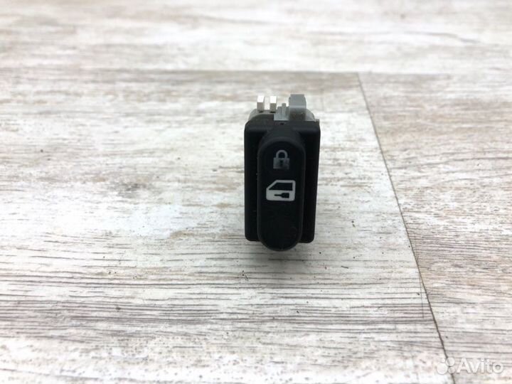 Кнопка центрального замка Nissan Qashqai кроссовер