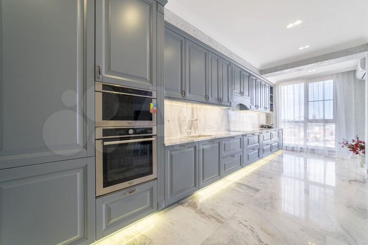 4-к. квартира, 200 м², 8/8 эт.