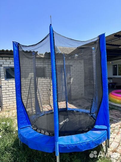 Батут с защитной сеткой