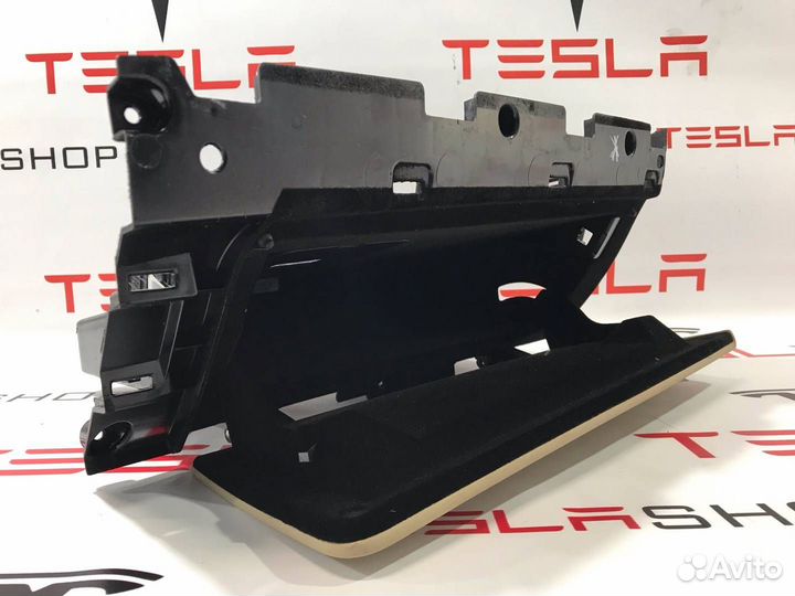 Бардачок Tesla Model S 2013 1035104-00-B