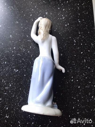 Статуэтка фарфор