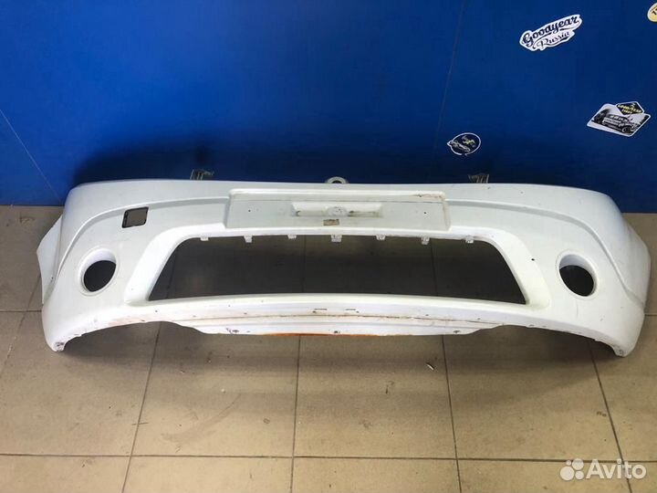 Бампер передний на рено сандеро