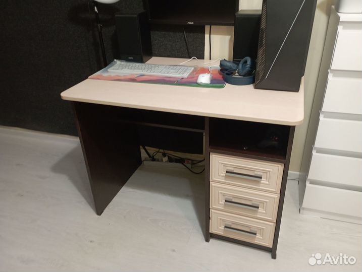 Компьютерный стол