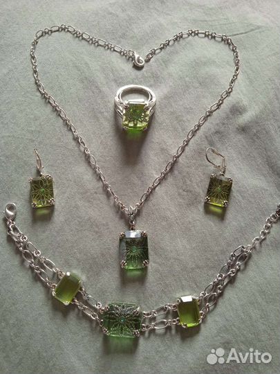 Колье ожерелье