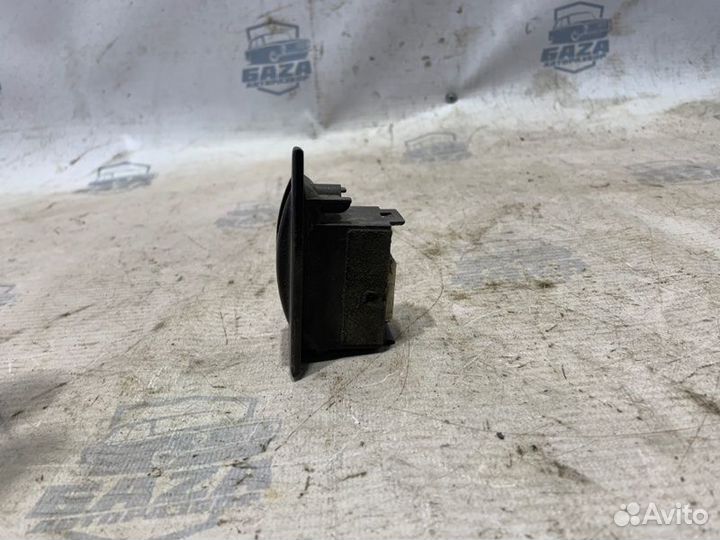 Кнопка стеклоподъемника задняя левая Toyota Vista