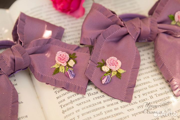 Резинки для волос с вышивкой