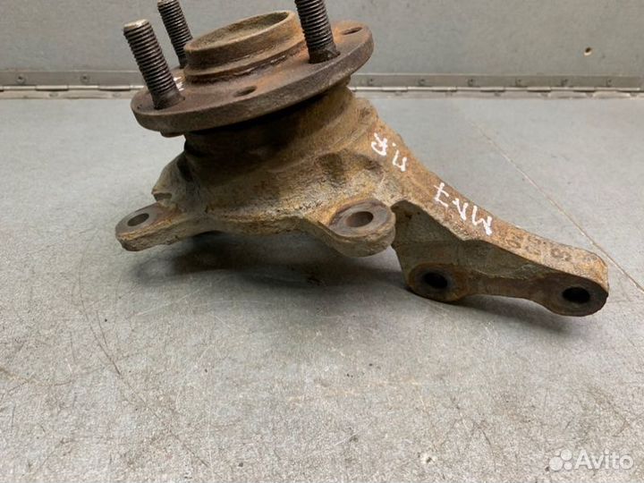 Поворотный кулак передний правый Mitsubishi Lancer