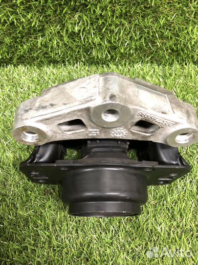 Опора двигателя правая Peugeot 308