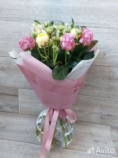 Букет цветов с розами, хризантемами