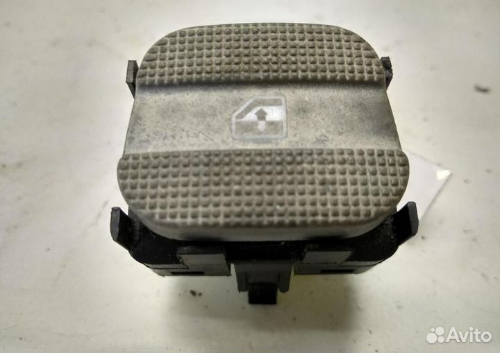 Кнопка стеклоподъемника Volkswagen Passat