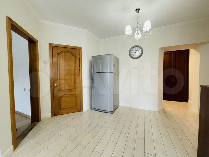 2-к. квартира, 67 м², 1/10 эт.