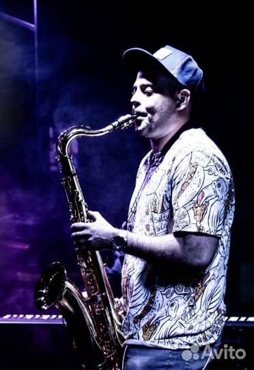 Саксофонист на мероприятие