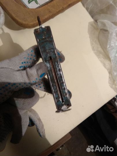 Зонт, безмен(ручные весы), вешалка, ручная дрель