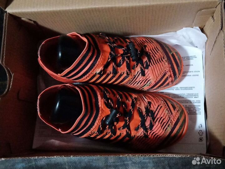 Футбольные бутсы adidas