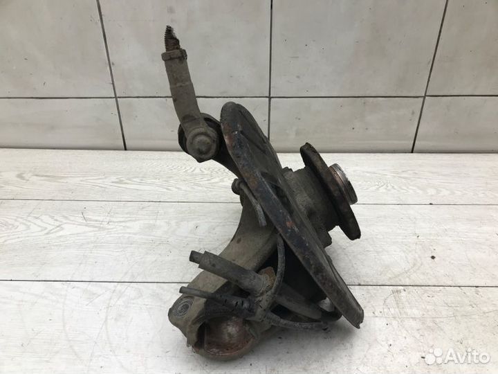 Кулак передний левый Vw Passat B6 BZB 2008