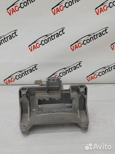 Кронштейн рулевой колонки Volkswagen Passat B6 1.8