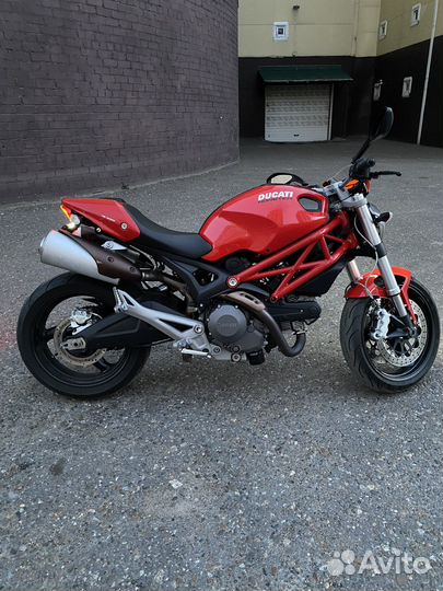 Ducati Monster 696