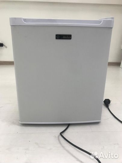 Мини-холодильник под ремонт или на запчасти