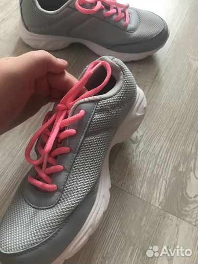 Кроссовки для девочки