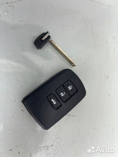 Ключ зажигания Toyota Corolla E180 1ZR 2015