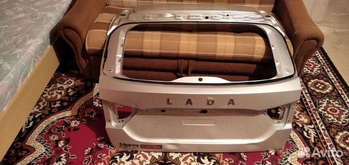 Задняя дверь багажника