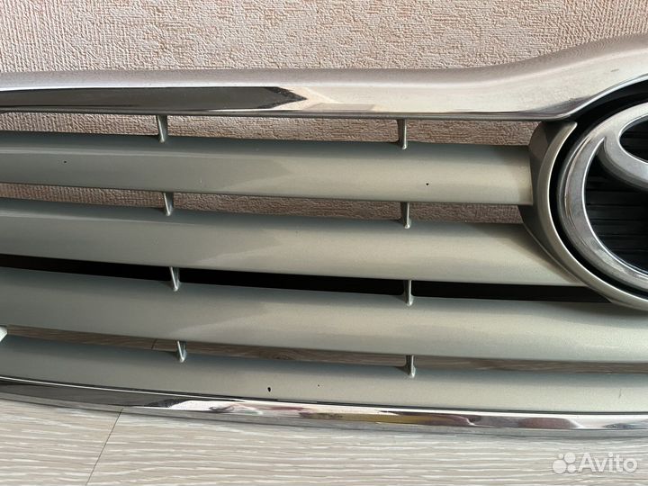 Решетка радиатора для toyota avensis 03-06г.в