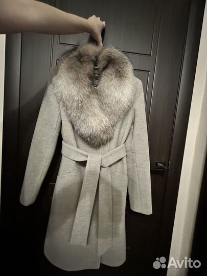 Пальто зимнее с натуральным мехом