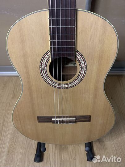 Классическая гитара из ели (Индонезия)