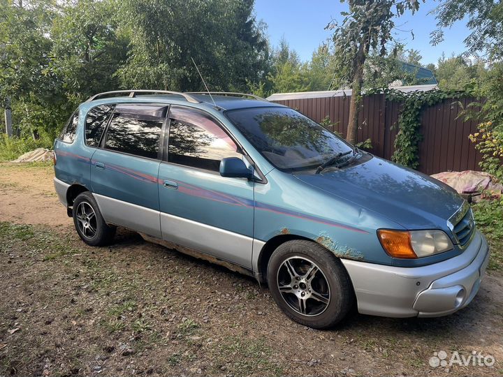 Toyota Ipsum 2.0 AT, 1998, 303 000 км