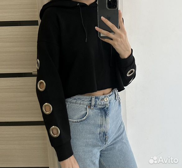 Укороченная толстовка с кольцами