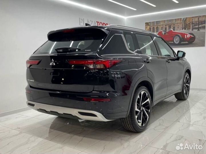 Mitsubishi Outlander 2.5 CVT, 2023, 40 км