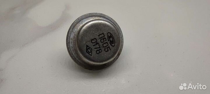 Транзистор П605