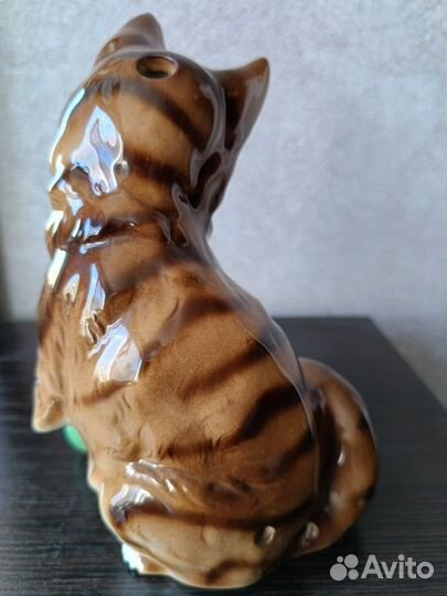 Кот кошка с мячом статуэтка фарфор Германия