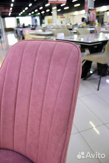 Стул мягкий с высокой спинкой