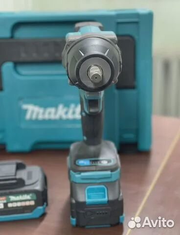 Гайковерт аккумуляторный.Мощный.Makita 800Hm