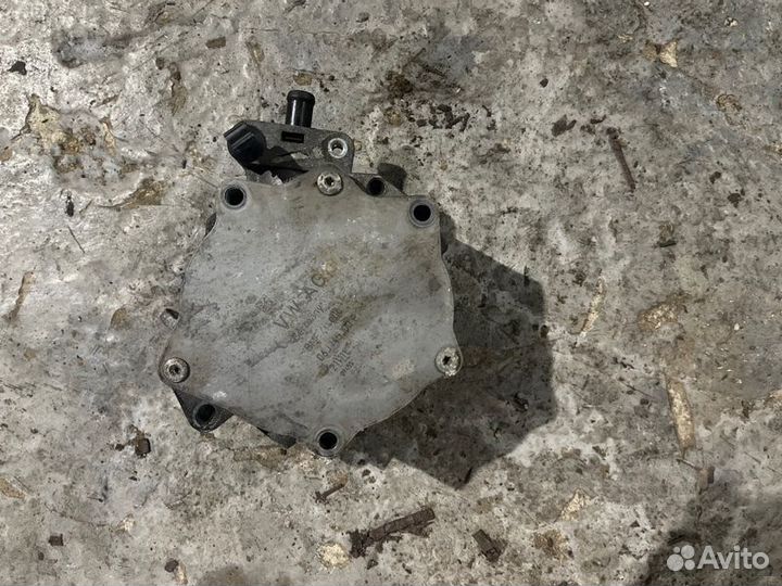 Вакуумный насос Volkswagen Passat B7 CDA 2011