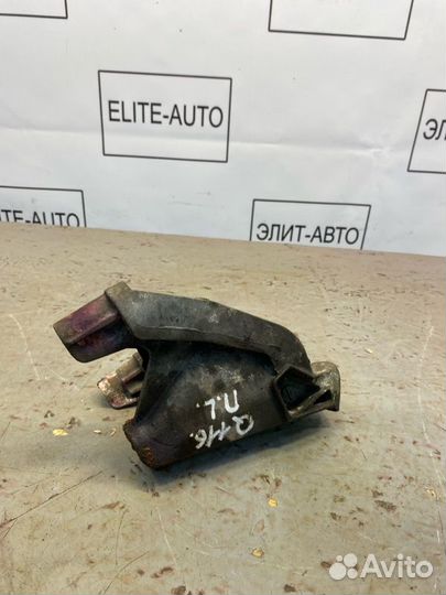 Кронштейн двигателя Audi Q5 8R 2.0 2010