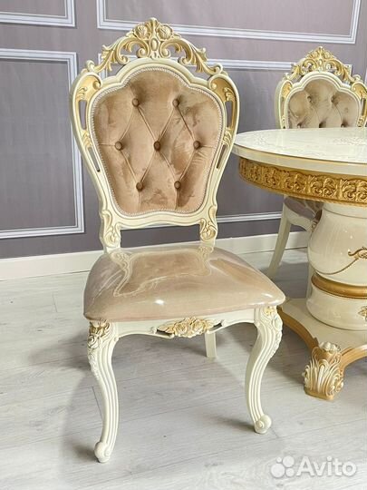 Кухонный стол и стулья