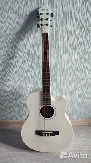Акустическая гитара