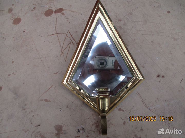 Подсвечник настенный золотого цвета