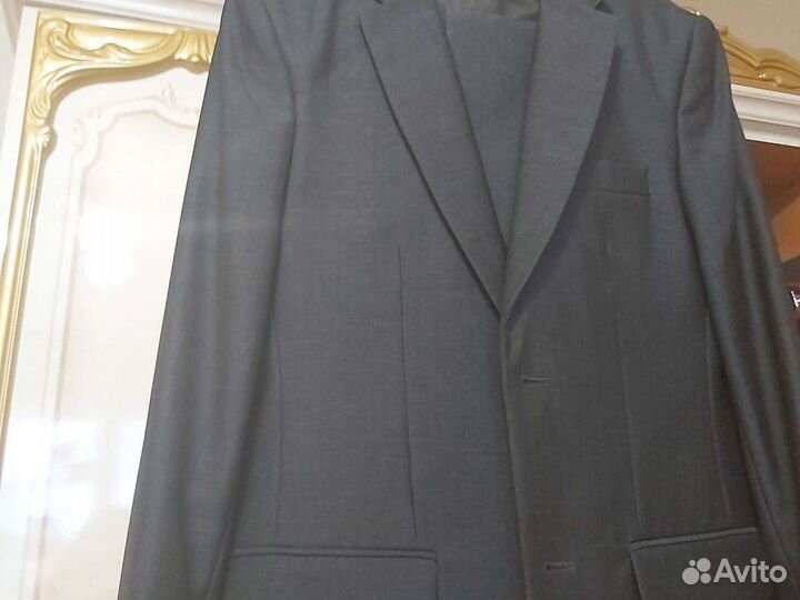 Мужской строгий костюм